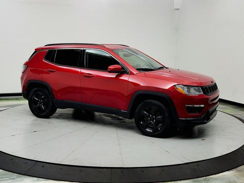 Used 2018 Jeep Compass Latitude FWD image 3
