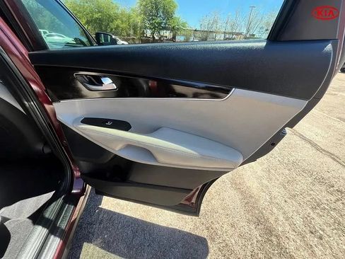 Used 2019 Kia Sorento FWD V6 image 19