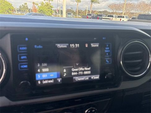 Used 2018 Toyota Tacoma TRD Sport image 22