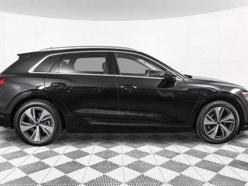 Used 2024 Audi Q8 e-tron Premium Plus w/ Premium Plus Package image 13