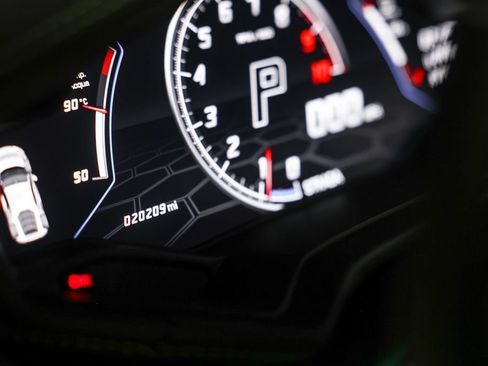 Used 2021 Lamborghini Huracan EVO RWD image 28