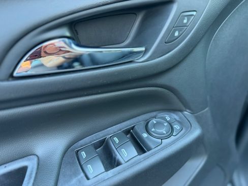 Used 2019 Chevrolet Equinox LT w/ Driver Convenience Package AWD/4WD image 14