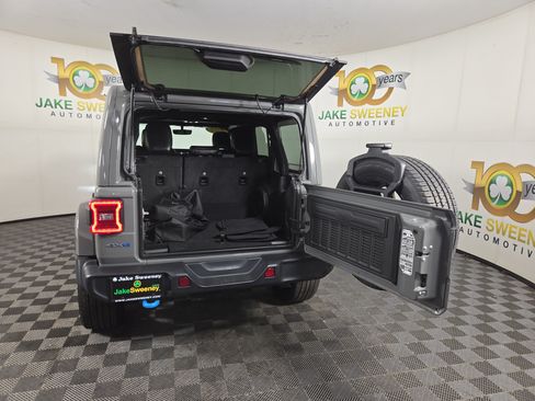 Used 2022 Jeep Wrangler Unlimited Sahara w/ Cold Weather Group AWD/4WD image 34