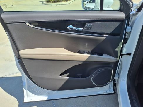 Used 2022 Lincoln Nautilus FWD w/ Premium Package image 15