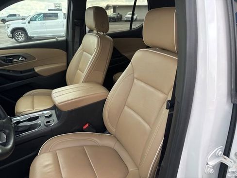 Used 2023 Chevrolet Traverse Premier FWD image 12