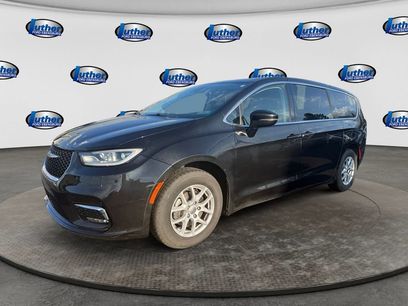 Used 2023 Chrysler Pacifica Touring-L