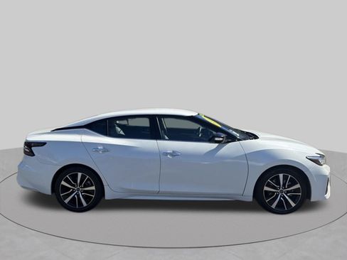 Used 2023 Nissan Maxima SV w/ Floor Mat Group FWD image 2