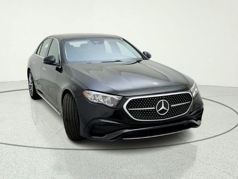 Used 2025 Mercedes-Benz E 350 4MATIC Sedan image 4