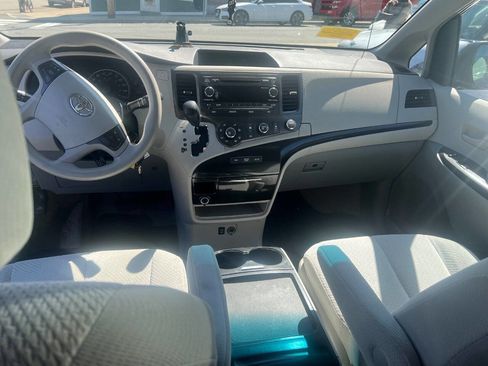 Used 2011 Toyota Sienna LE image 9