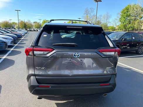 Certified 2022 Toyota RAV4 XLE Premium AWD/4WD image 6