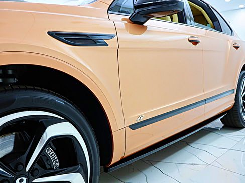 Certified 2023 Bentley Bentayga AWD/4WD image 20