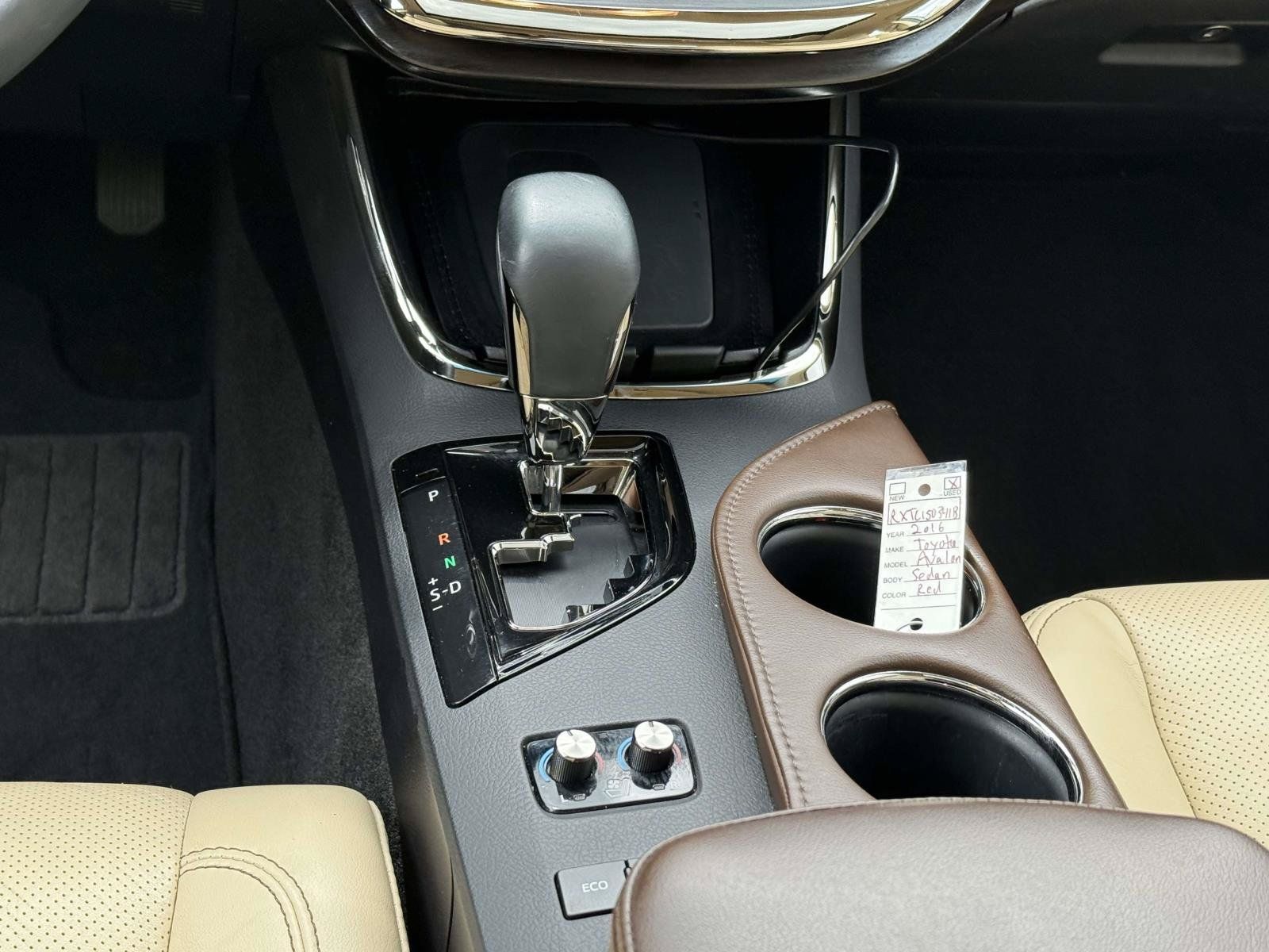 Used 2016 Toyota Avalon Limited FWD image 19