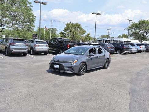 Used 2024 Toyota Corolla SE FWD image 3