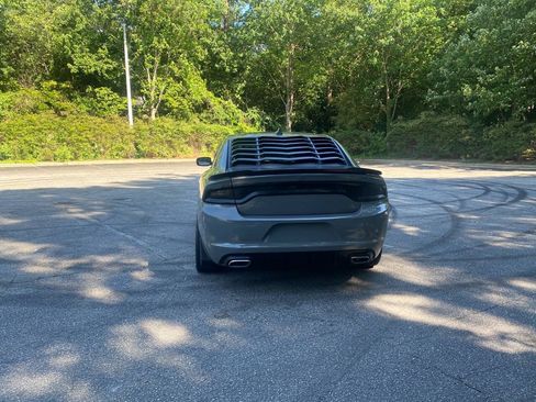 Used 2017 Dodge Charger SXT w/ Blacktop Package RWD image 7