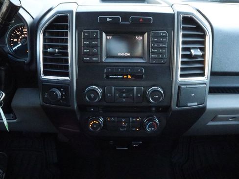 Used 2016 Ford F150 XLT image 9