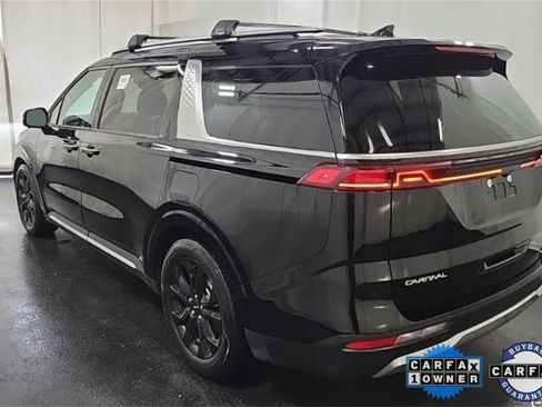 Used 2024 Kia Carnival SX Prestige image 3