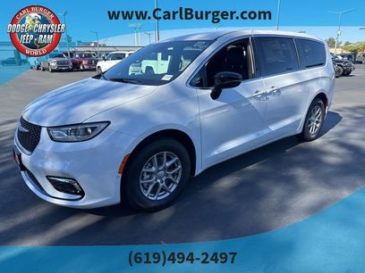 New 2026 Chrysler Pacifica Select