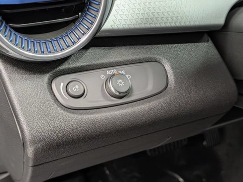 New 2026 Chevrolet Trax LT w/ LT Convenience Package FWD image 16