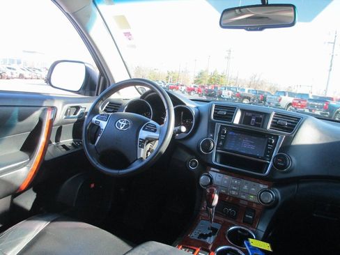 Used 2013 Toyota Highlander Limited image 23