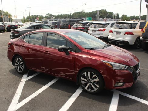 Used 2020 Nissan Versa SR FWD image 10
