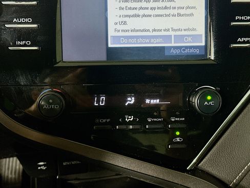 Used 2018 Toyota Camry SE w/ Moonroof Package image 23