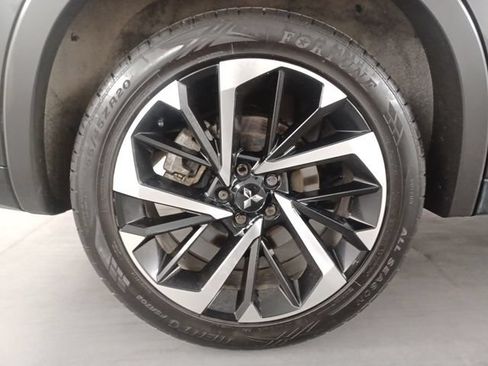 Used 2023 Mitsubishi Outlander SEL FWD image 9