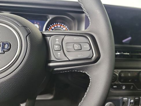 Used 2025 Jeep Gladiator Willys image 19