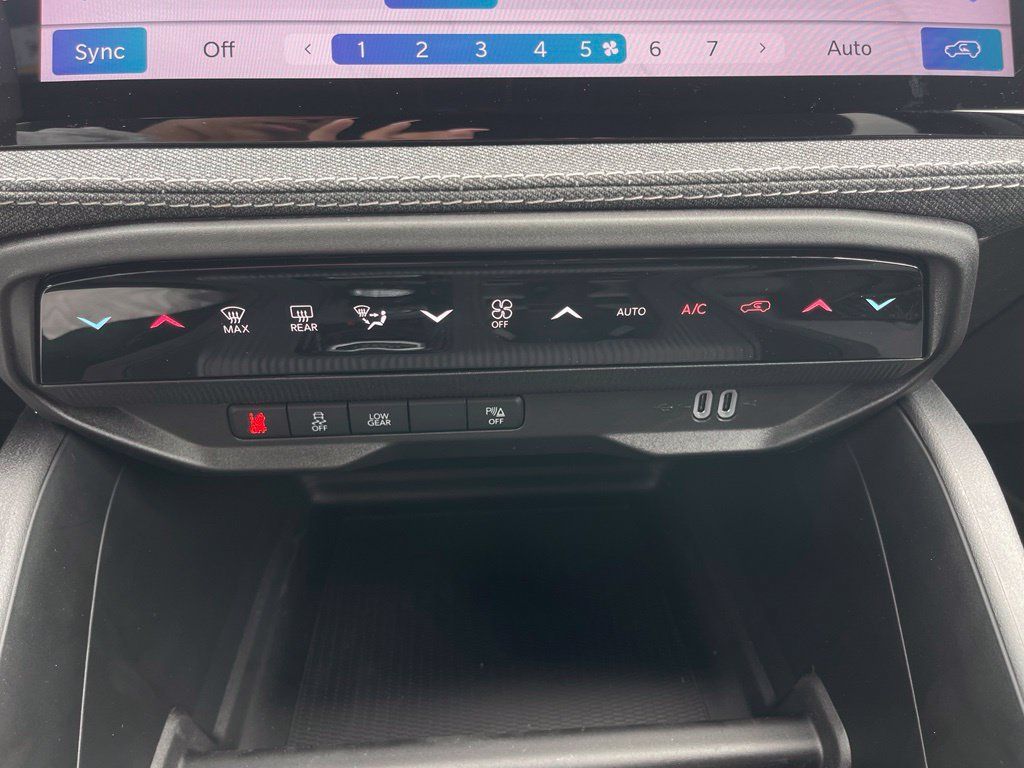 New 2026 Jeep Cherokee Laredo AWD/4WD image 28
