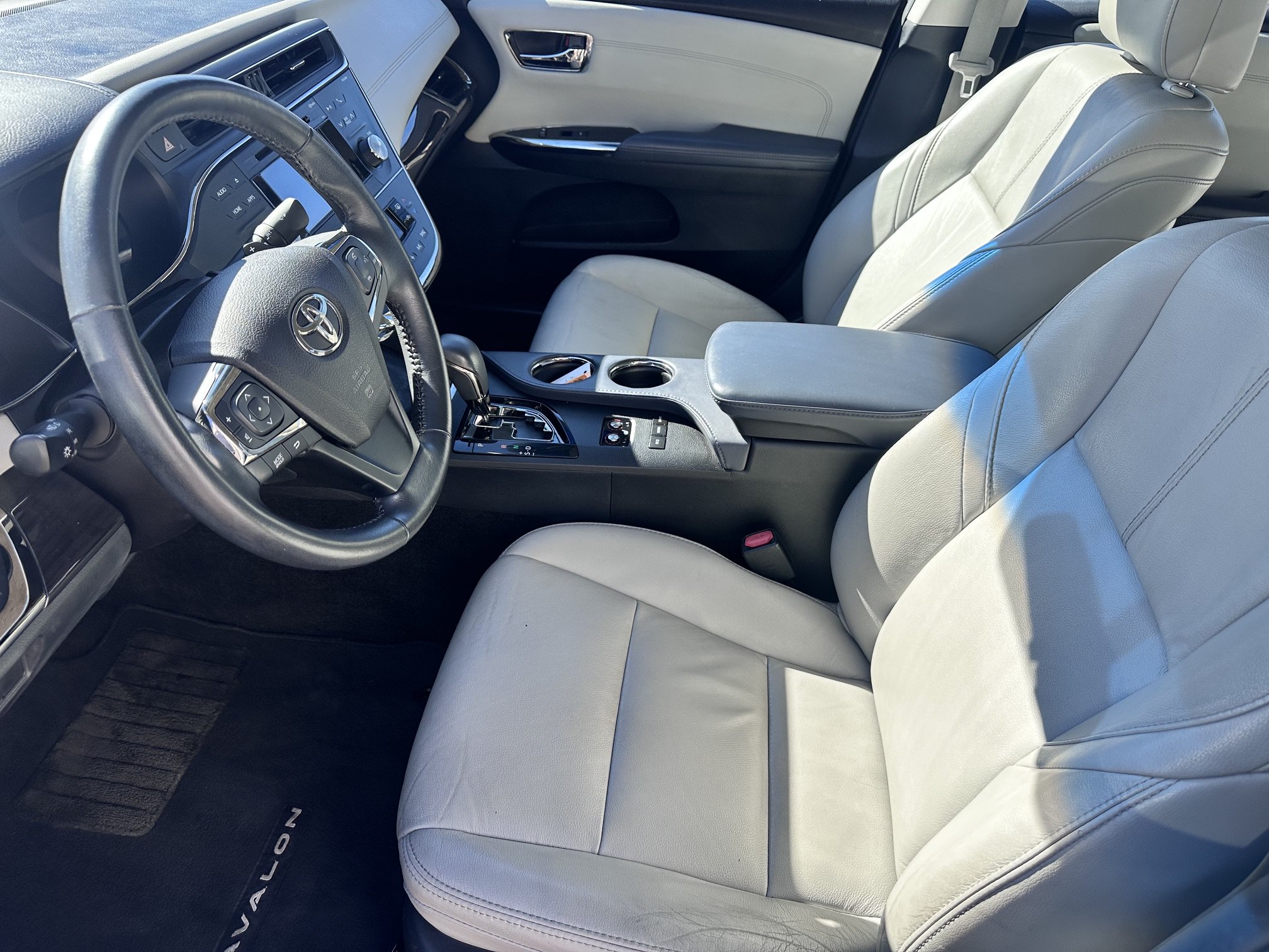 Used 2015 Toyota Avalon XLE w/ Preferred Accessory Package FWD image 5