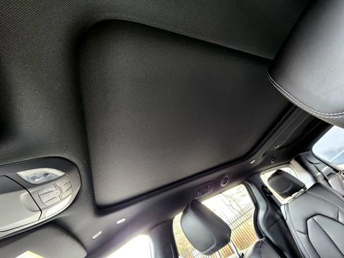 New 2025 Chrysler Pacifica Select image 18