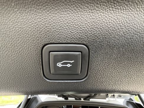 Used 2024 GMC Yukon Denali Ultimate image 34