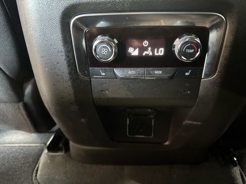 Used 2025 Chevrolet Suburban High Country AWD/4WD image 13