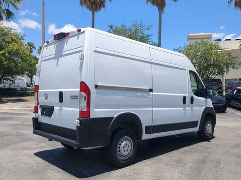 Used 2025 RAM ProMaster 2500 w/ Convenience Group FWD image 5