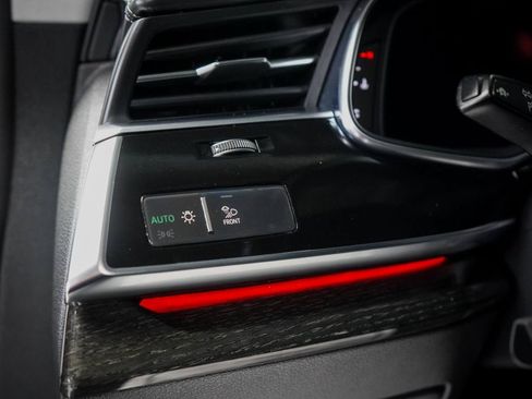 Used 2019 Audi Q8 Prestige AWD/4WD image 18