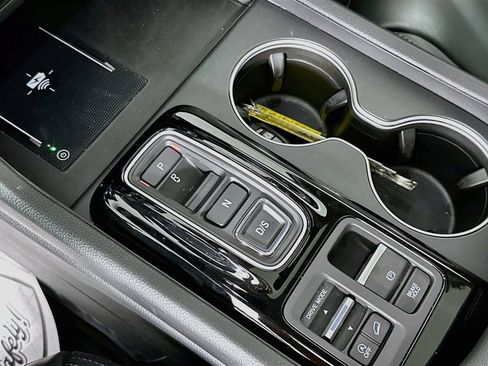 Used 2025 Honda Pilot Touring image 18