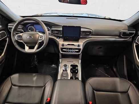 Used 2023 Ford Explorer XLT w/ Equipment Group 202A image 9