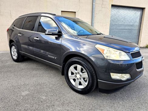 Used 2009 Chevrolet Traverse LT image 17