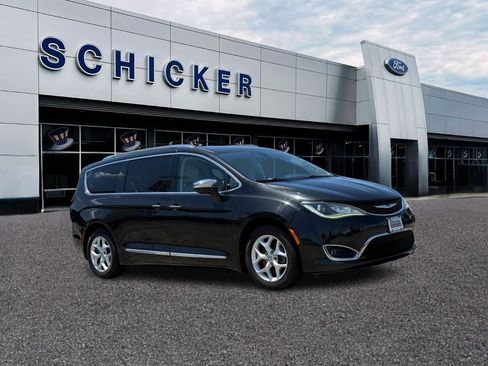 Used 2020 Chrysler Pacifica Limited FWD image 1