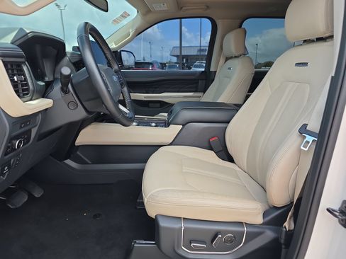 Used 2024 Ford Expedition Platinum AWD/4WD image 10