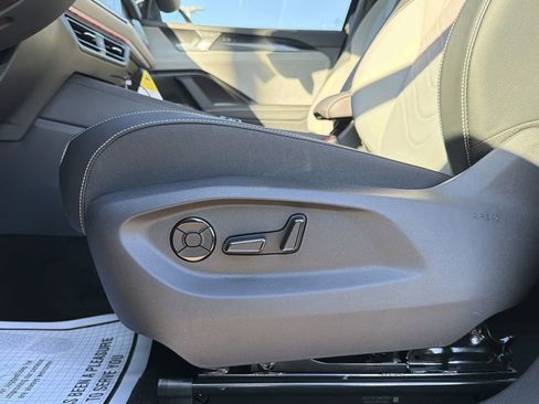 New 2026 Volkswagen Tiguan SE R-Line image 24