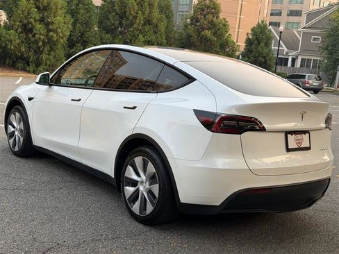 Used 2024 Tesla Model Y Long Range AWD/4WD image 11