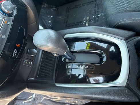 Used 2016 Nissan Rogue S FWD image 15