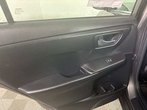 Used 2017 Toyota Camry SE image 23