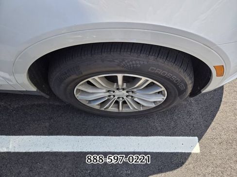 Used 2017 Cadillac XT5 Luxury w/ Driver Awareness Package FWD image 10