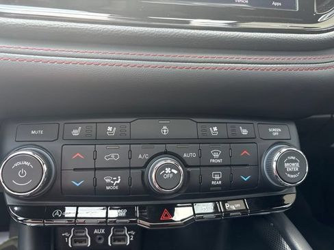 Used 2024 Dodge Durango GT AWD/4WD image 11