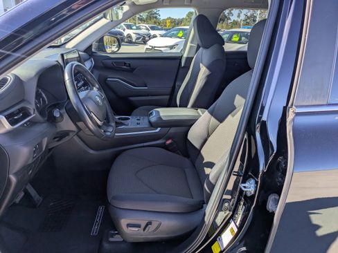 Certified 2023 Toyota Highlander LE image 10