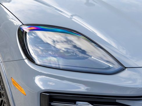 New 2026 Porsche Cayenne S image 15