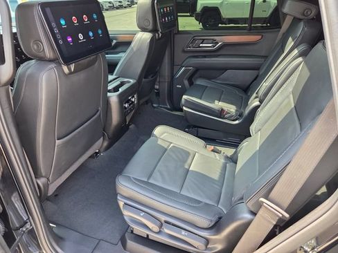 Used 2025 GMC Yukon Denali w/ Denali Reserve Package AWD/4WD image 10