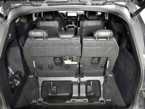 Used 2025 Toyota Sienna XSE w/ XSE Plus Package image 24