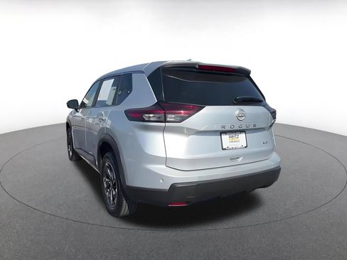 Used 2025 Nissan Rogue SV AWD/4WD image 11